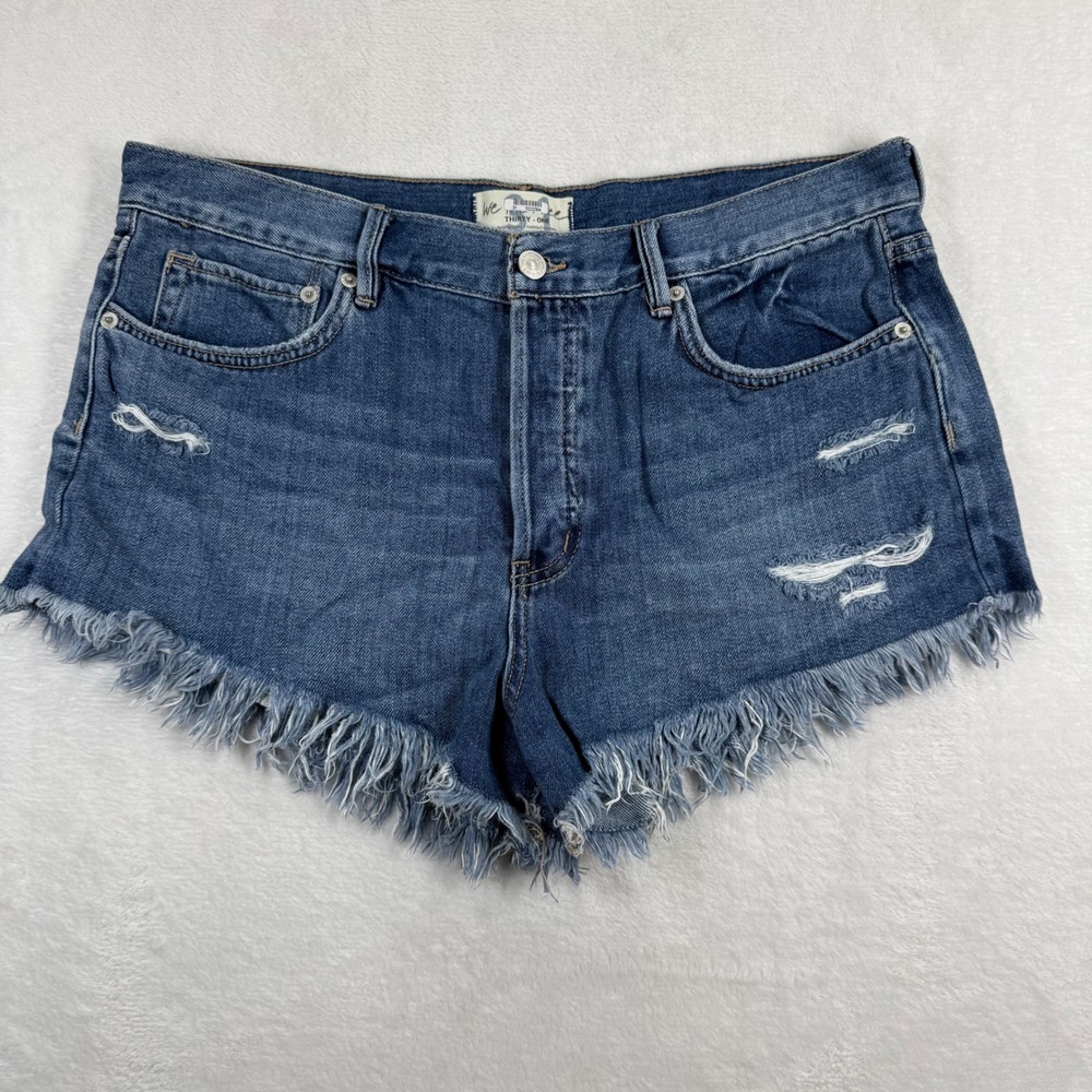 We The Free Makai Cut Off Denim Shorts Blue Distressed Frayed Hem Size 31